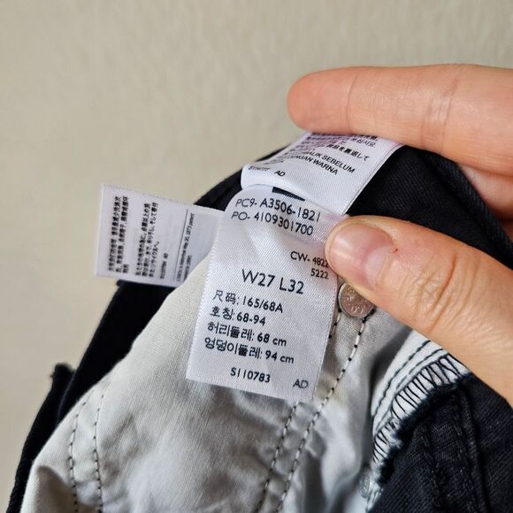 NWT Levis Dark Grey/Black High Waisted Mom Jeans Size 27 × 32 - Picture 5 of 7